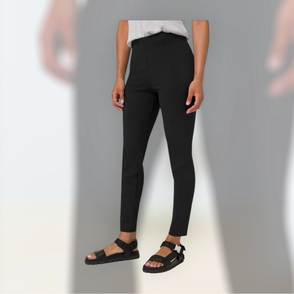 NWT Lululemon Here to There High-Rise
7/8 Pant
Black